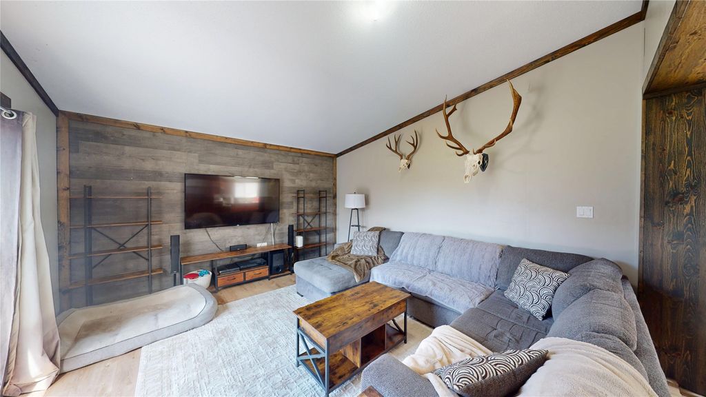listing image 16512666846286937412