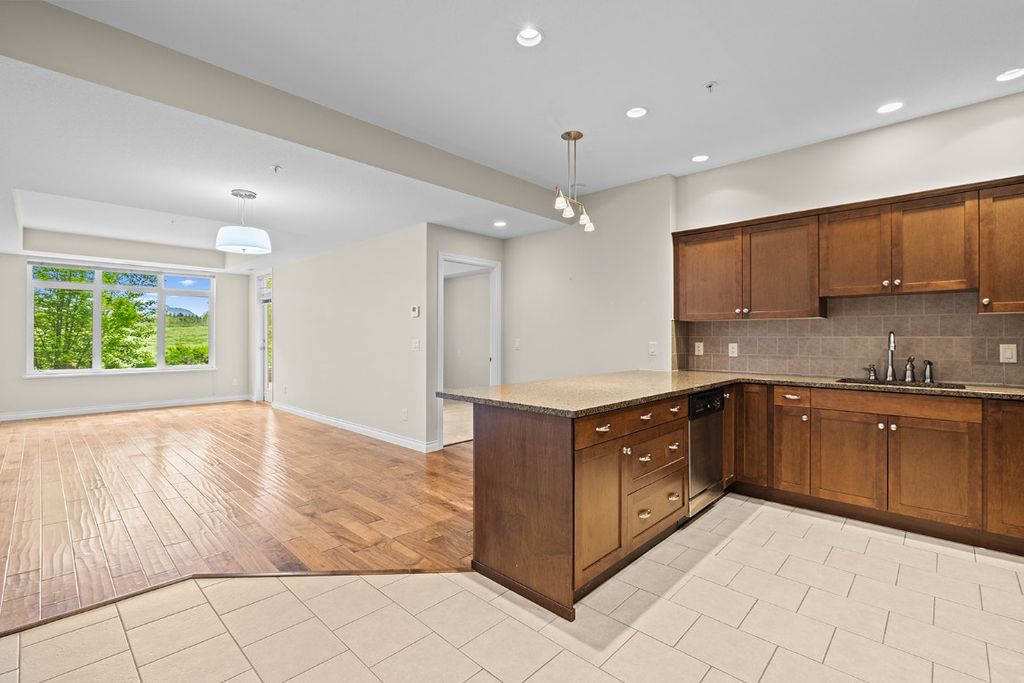 listing image 16516691477196865544