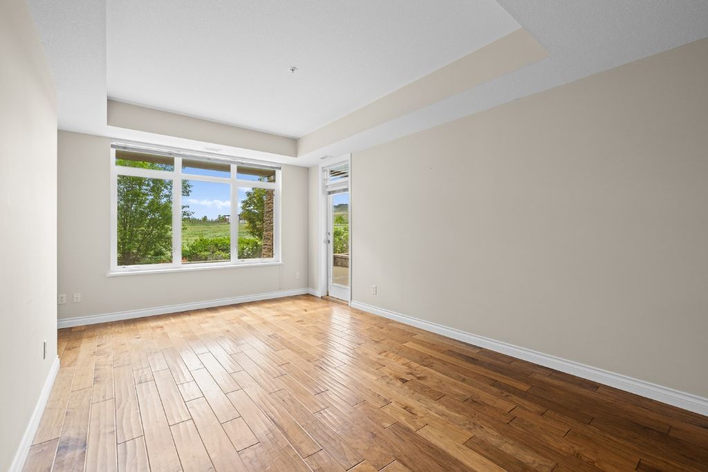 listing image 16513723336563804135