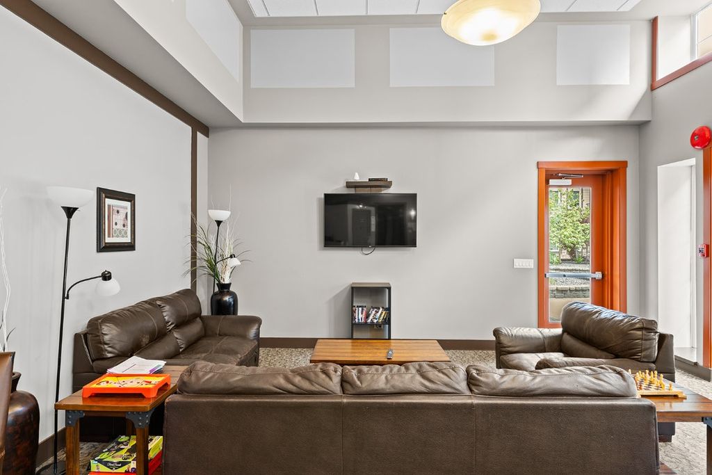 listing image 16515233113802788269