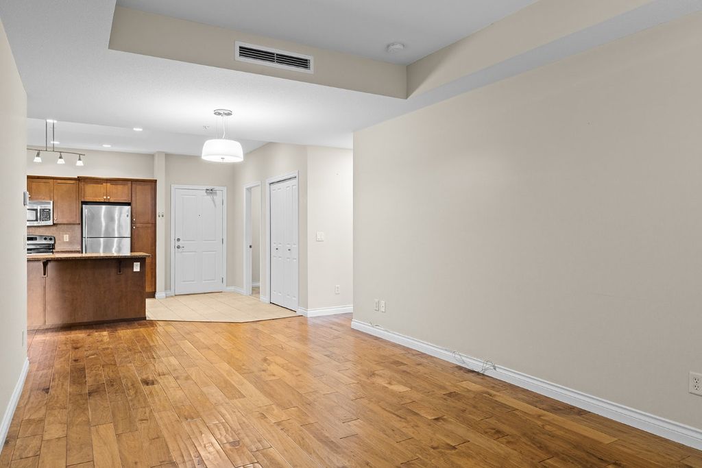 listing image 16515109656807703679