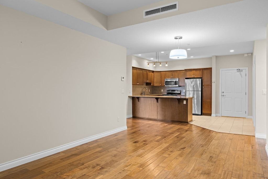 listing image 16519229334763758630