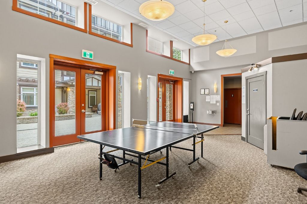 listing image 16516722275289382456
