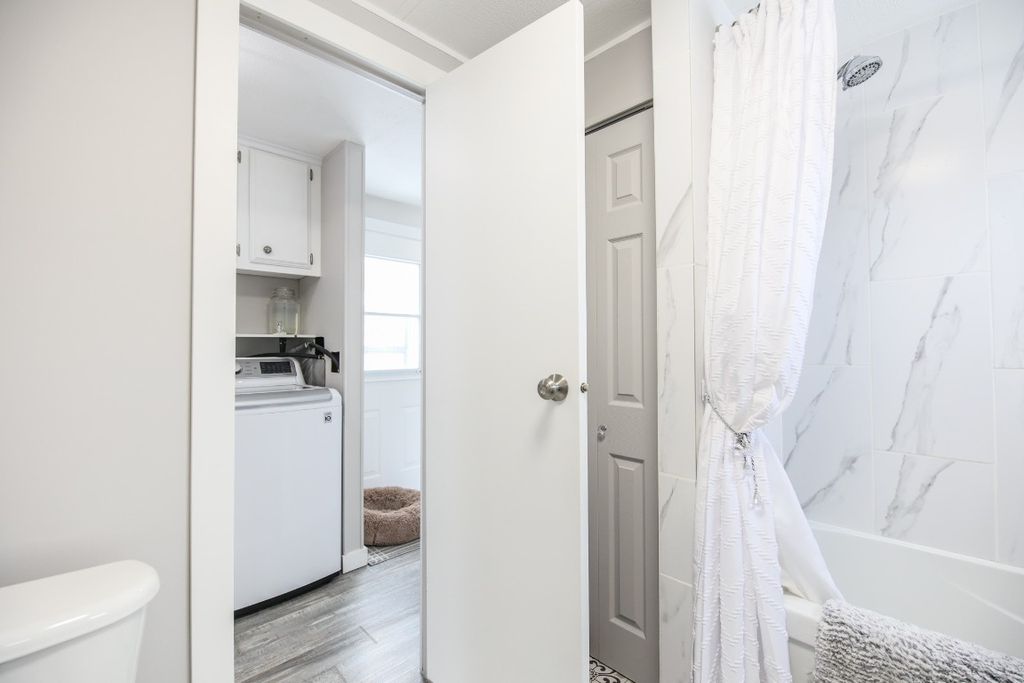 listing image 16516861068989456285