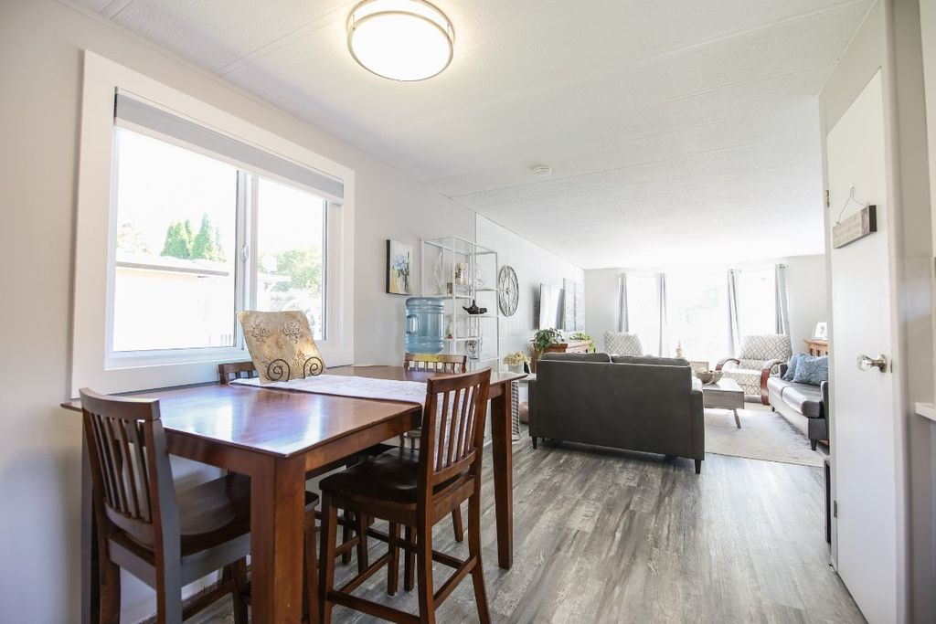 listing image 16519594417701612790