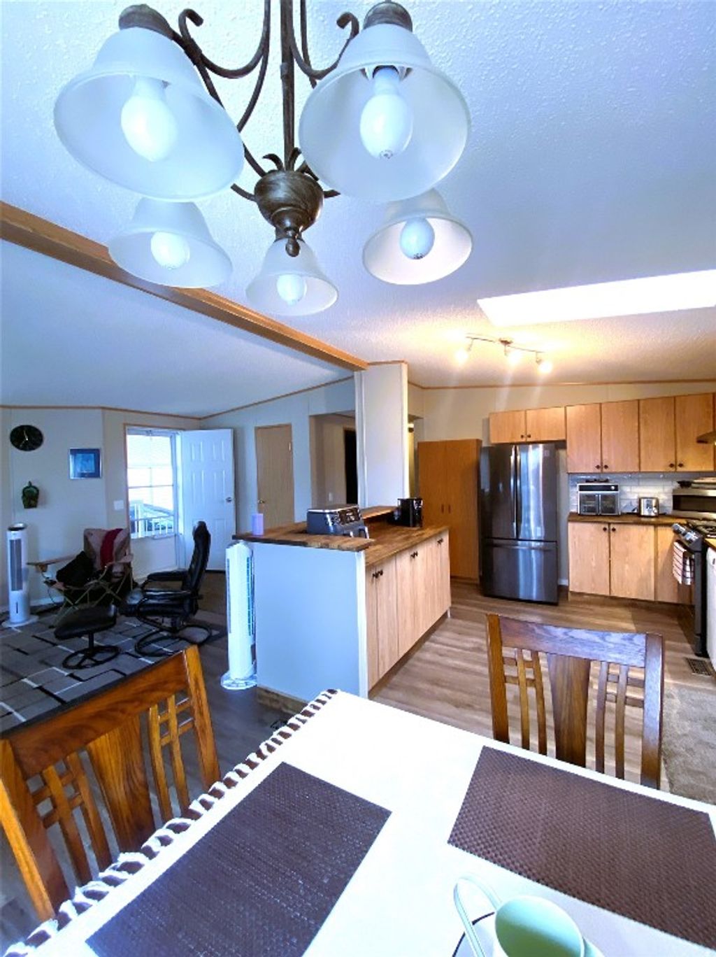 listing image 16510894369294648103