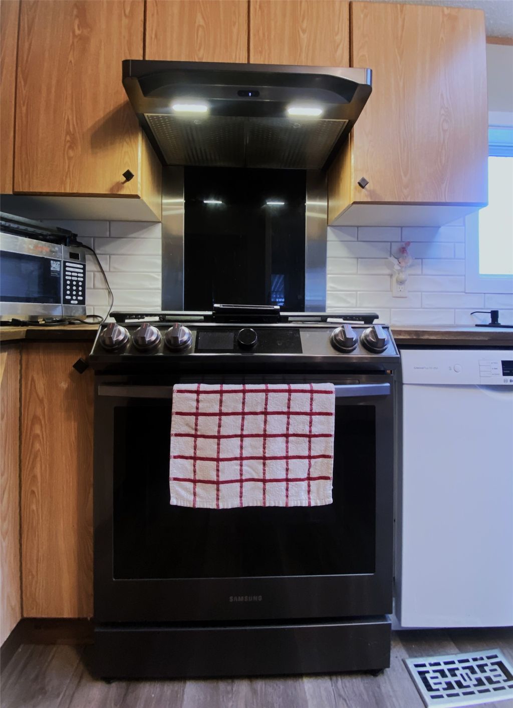 listing image 16515672291781964125