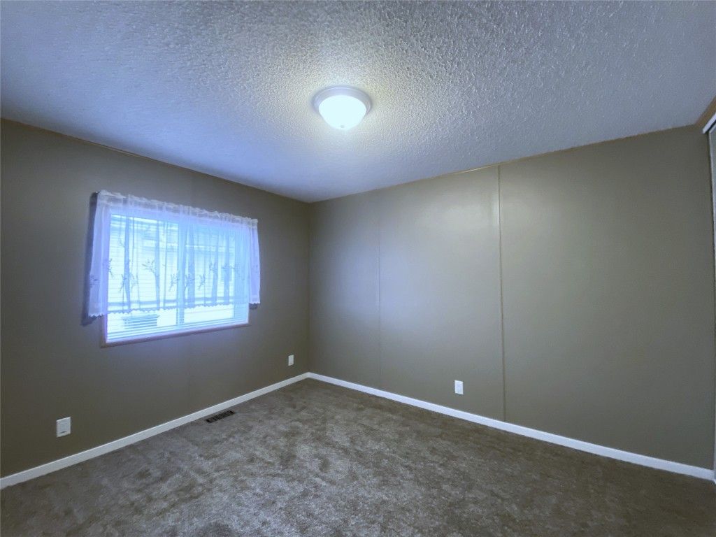 listing image 16517935585746165455