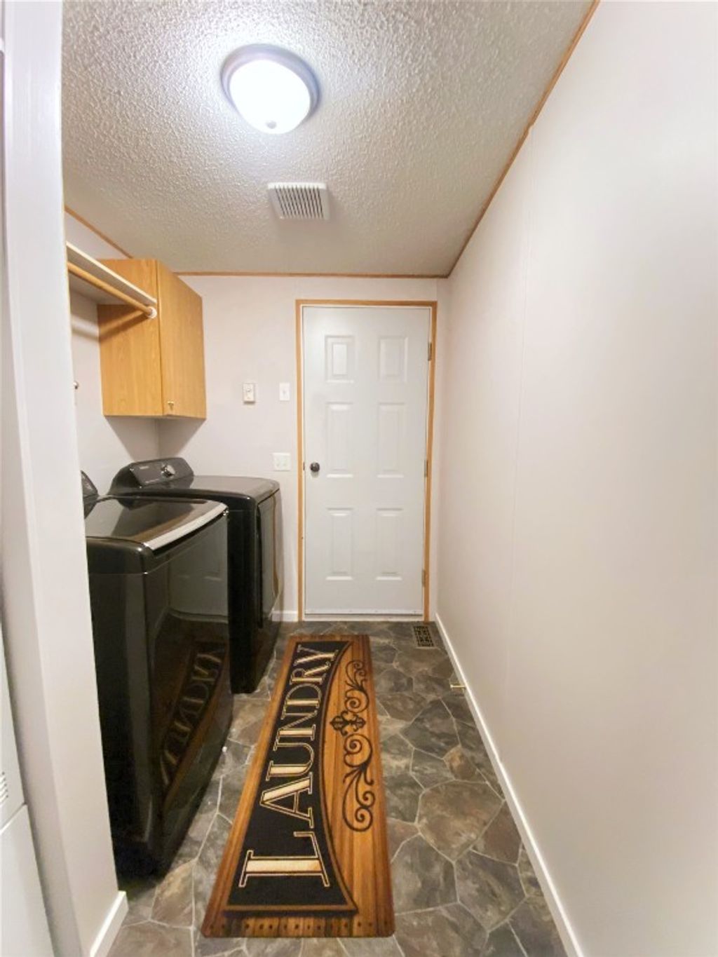 listing image 16517329931546626743