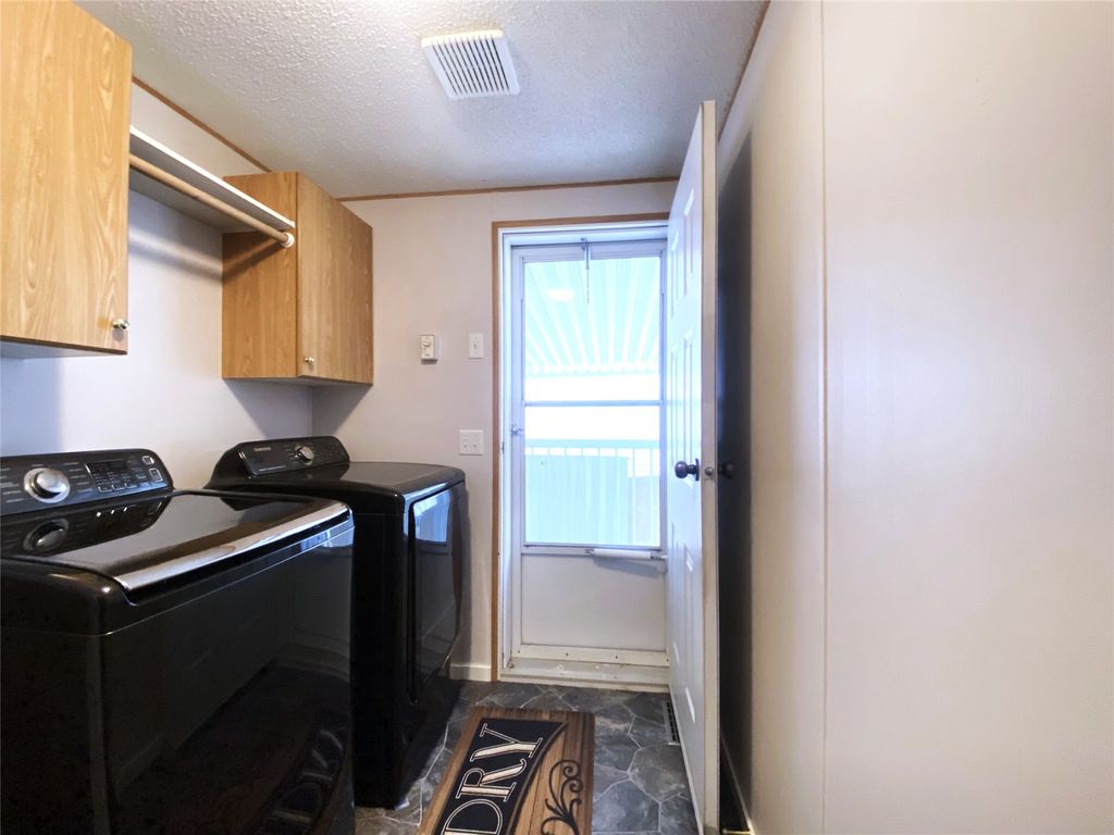 listing image 16517935585746165455