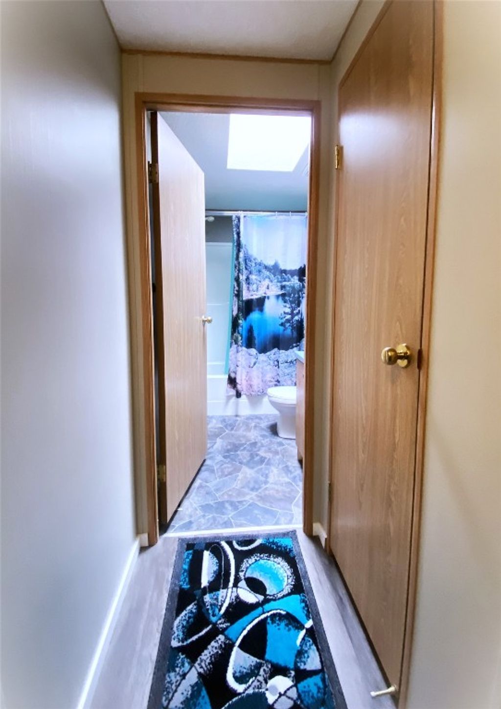 listing image 16518378287785823146