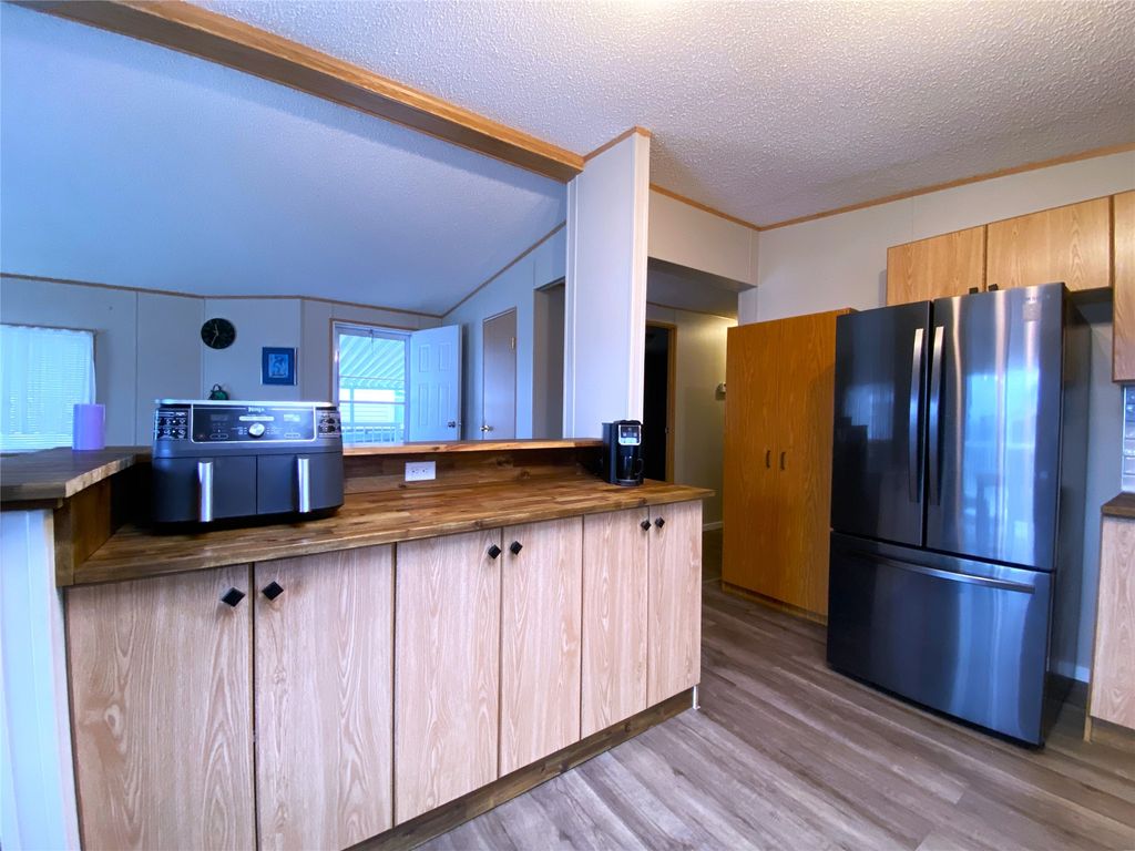 listing image 16510894369294648103