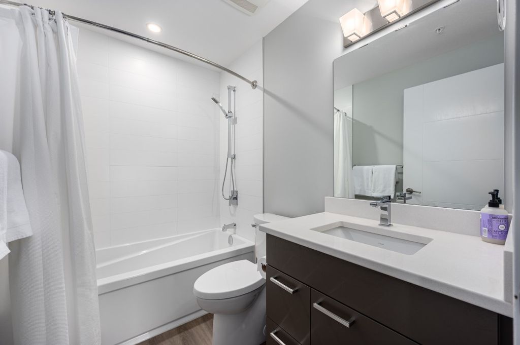 listing image 16516744663824655441