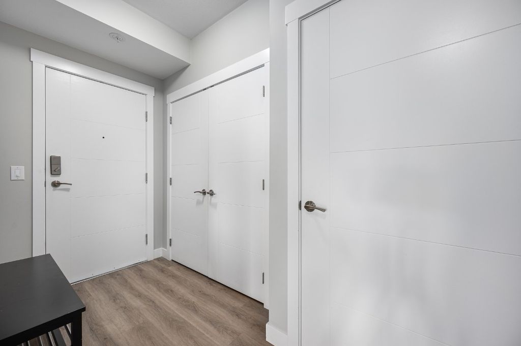listing image 16512245267557886999