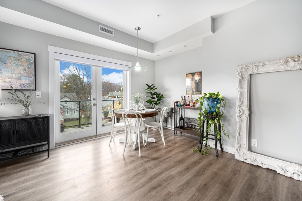 listing image 16515690769733451898