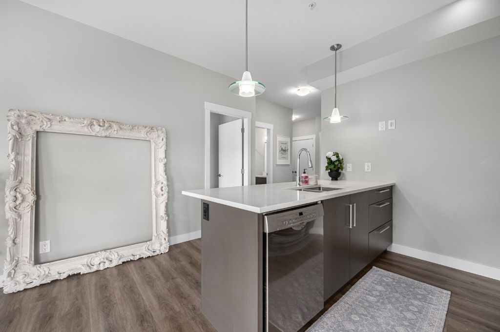 listing image 16510431124082336108