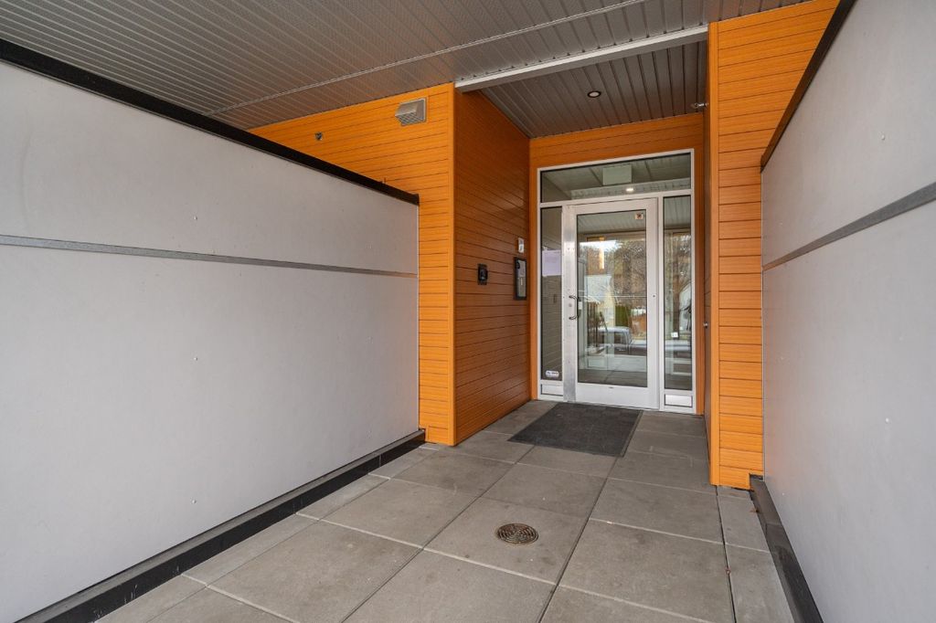 listing image 16511236774081290201