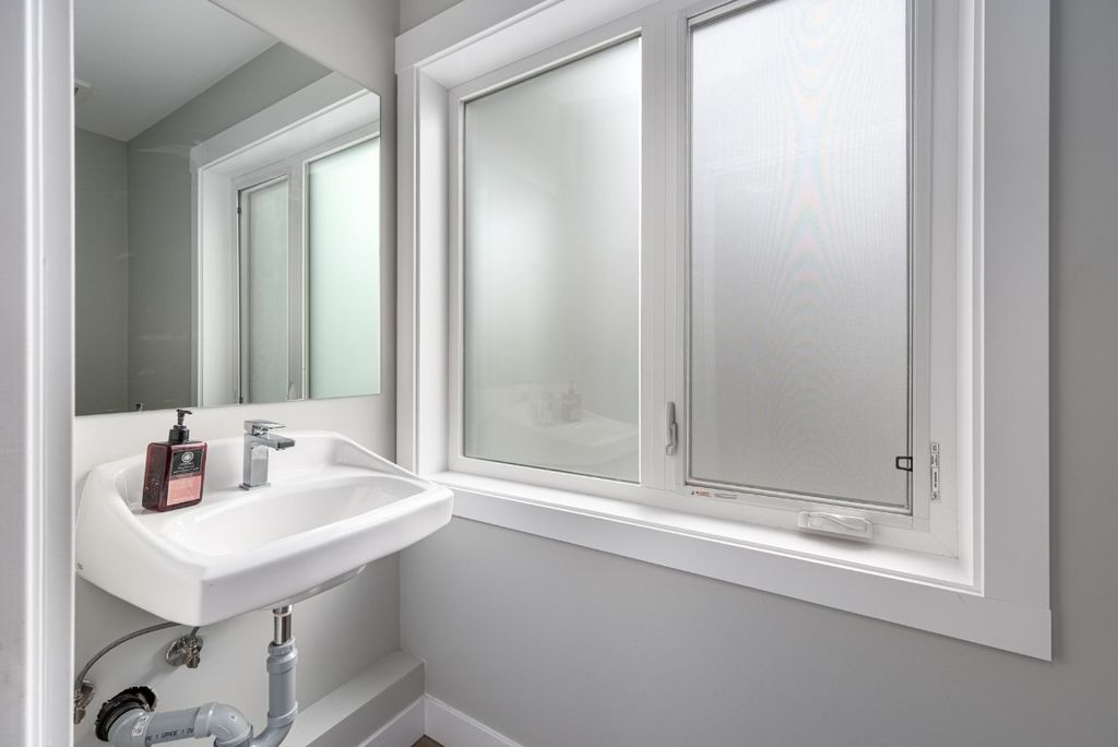 listing image 16513706115544899086
