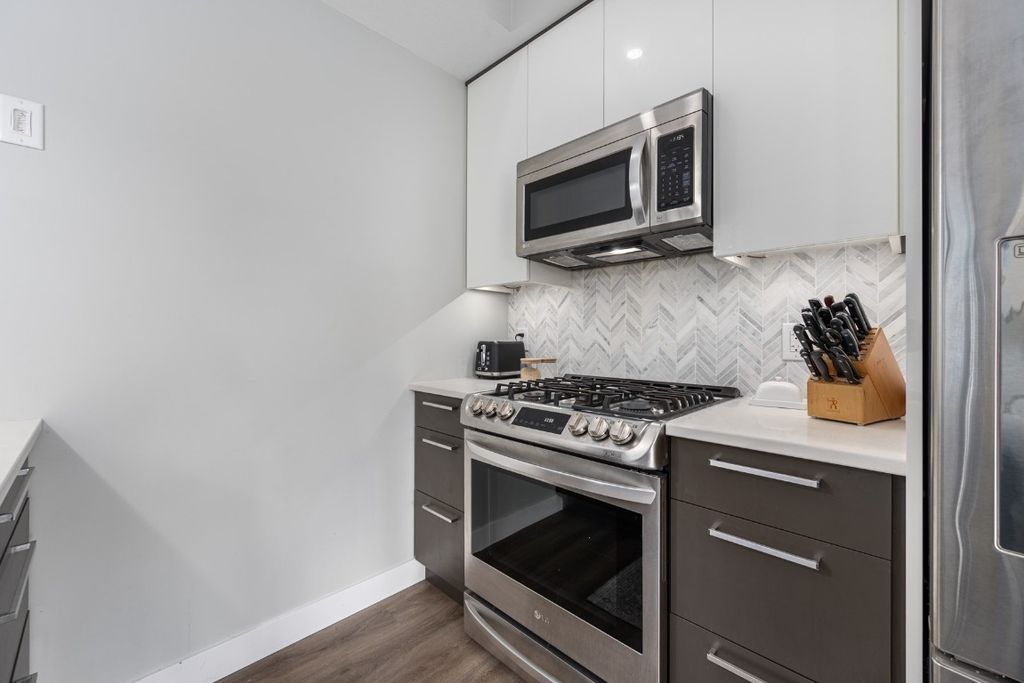listing image 16512224390908318851
