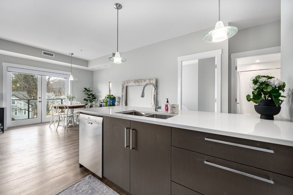 listing image 16519528357630080010