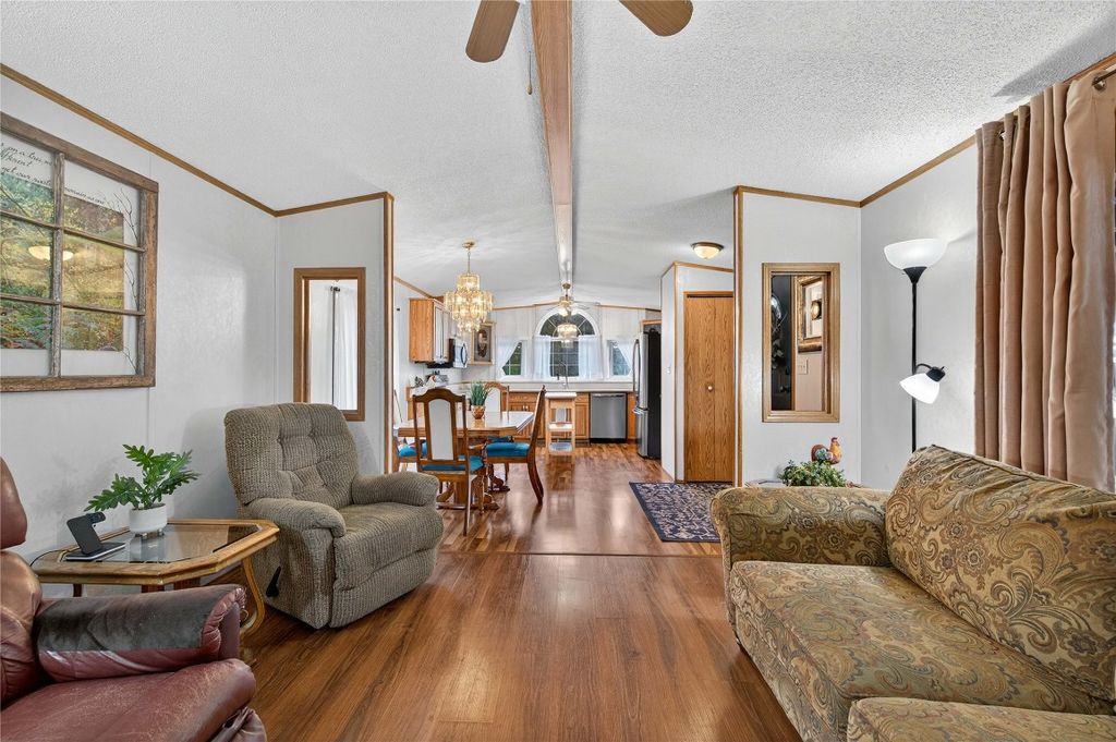 listing image 16515718031294497657