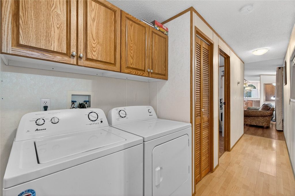 listing image 16517527657403424487