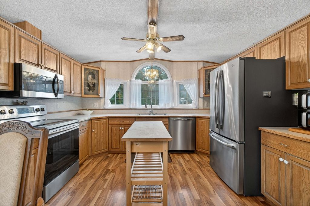 listing image 16517797998335475233