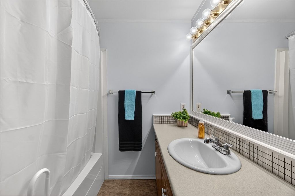 listing image 16511393606244871457