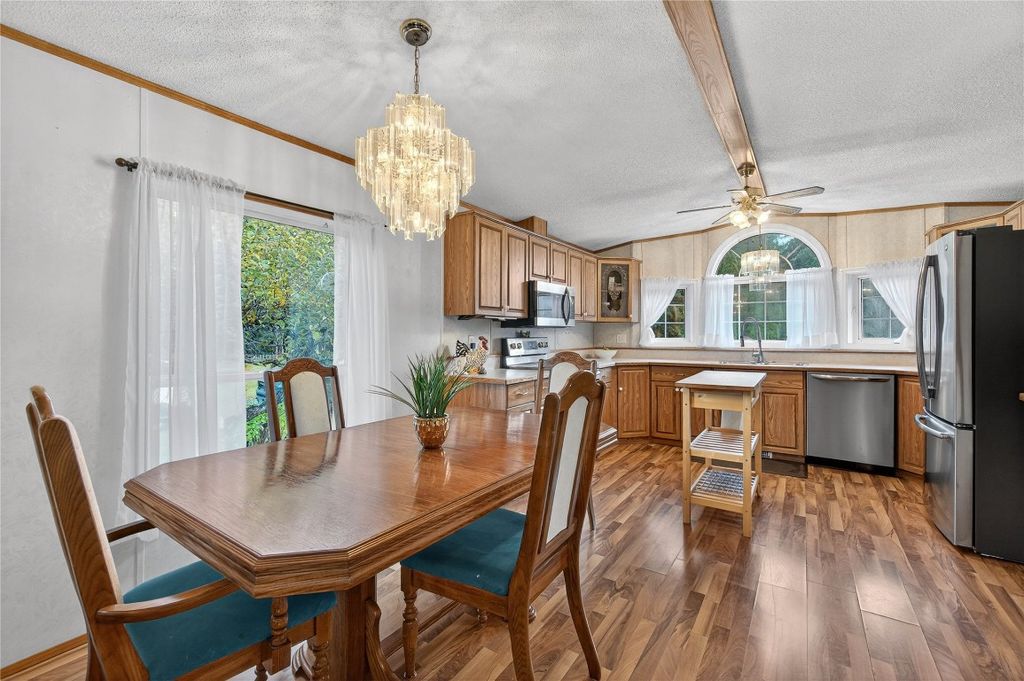 listing image 16519500826223173042