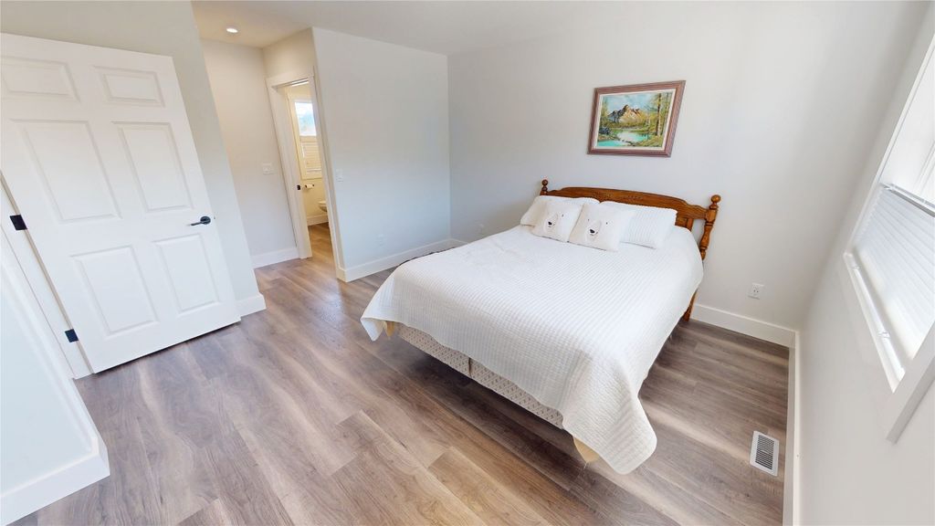 listing image 16516654844604810457