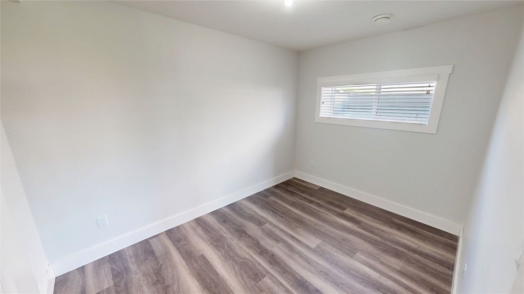 listing image 16511215091107779913