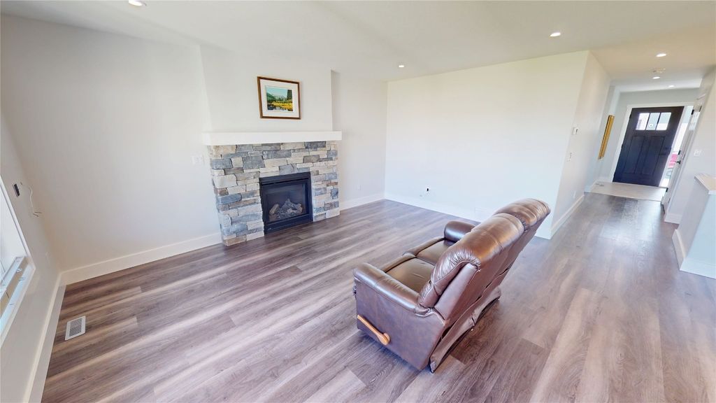 listing image 16516242534044505295