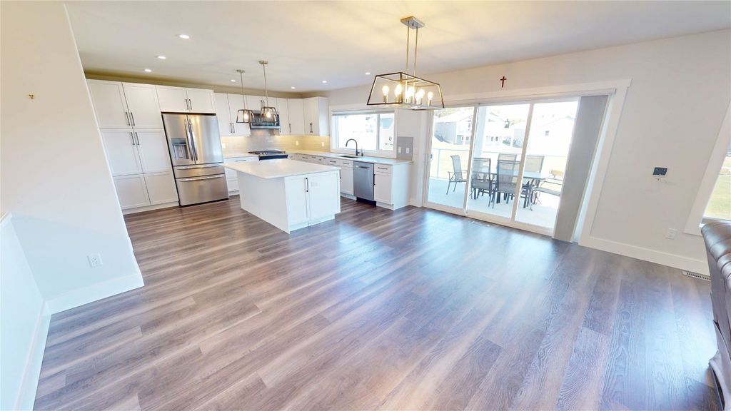 listing image 16518761925624180884