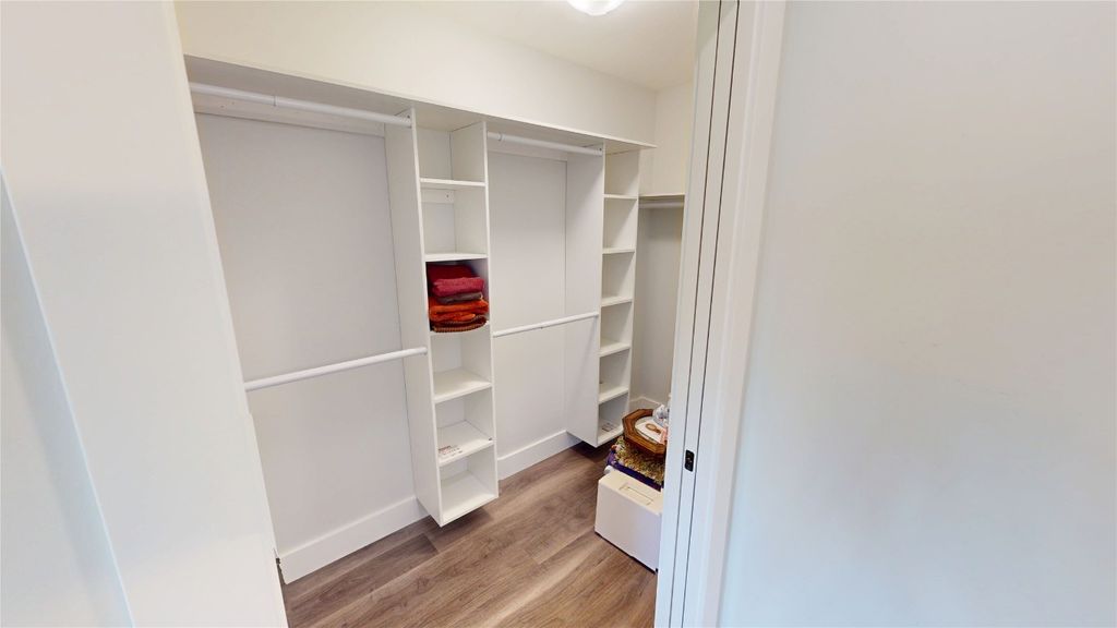 listing image 16518358761045955088