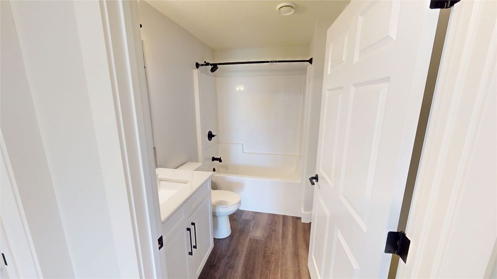 listing image 16515750649229797244