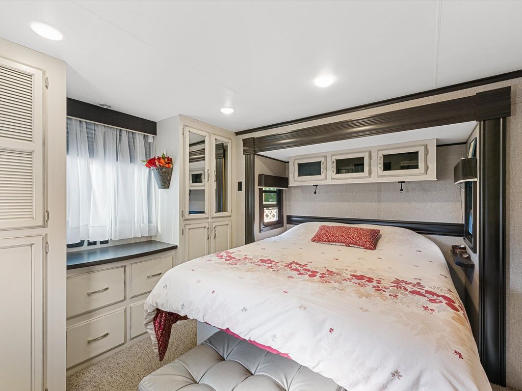 listing image 16516818153959469218