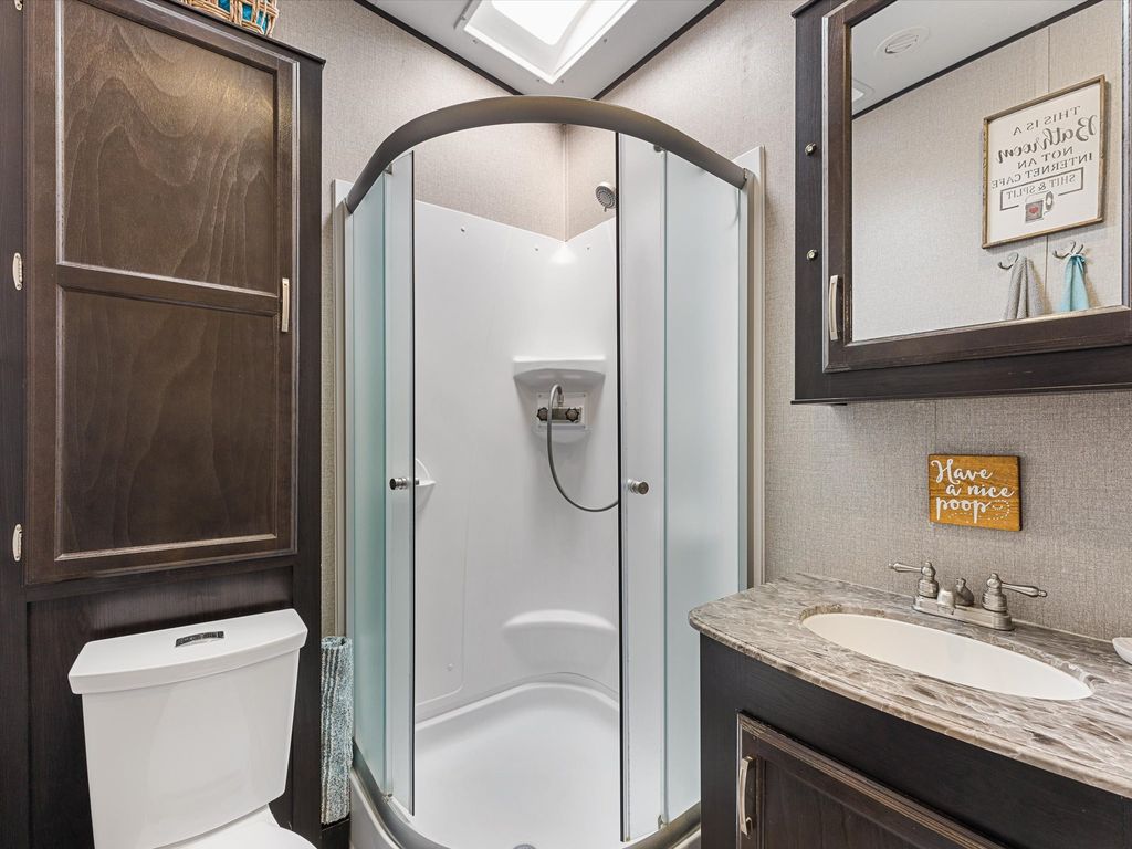 listing image 16519018638899044924
