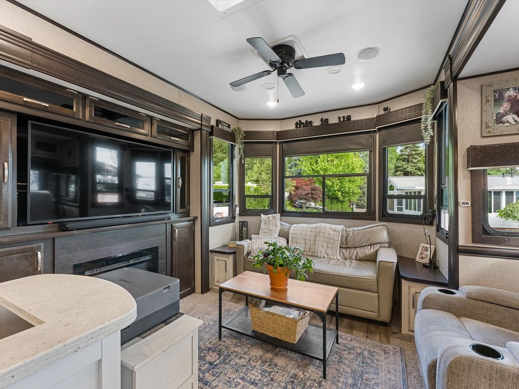 listing image 16514010020137377425