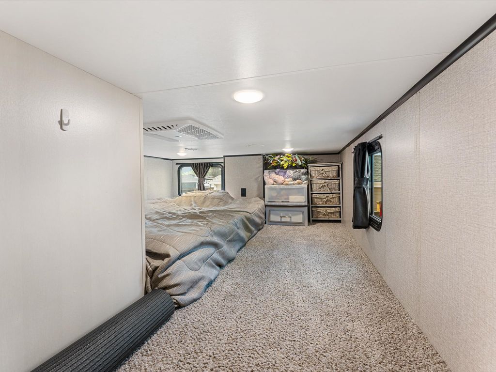 listing image 16513759410934800523