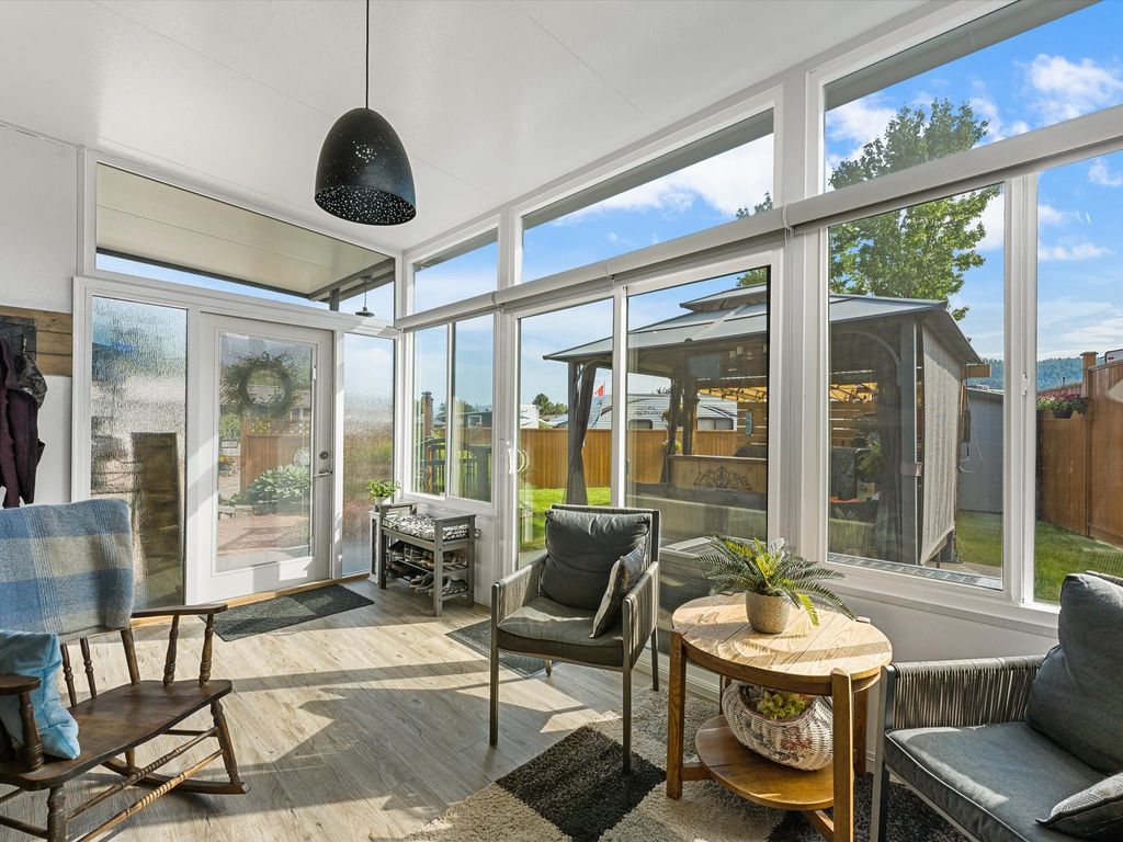 listing image 16512015013496337163