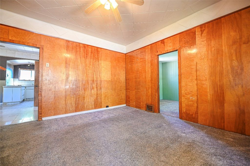listing image 16514195389304208824
