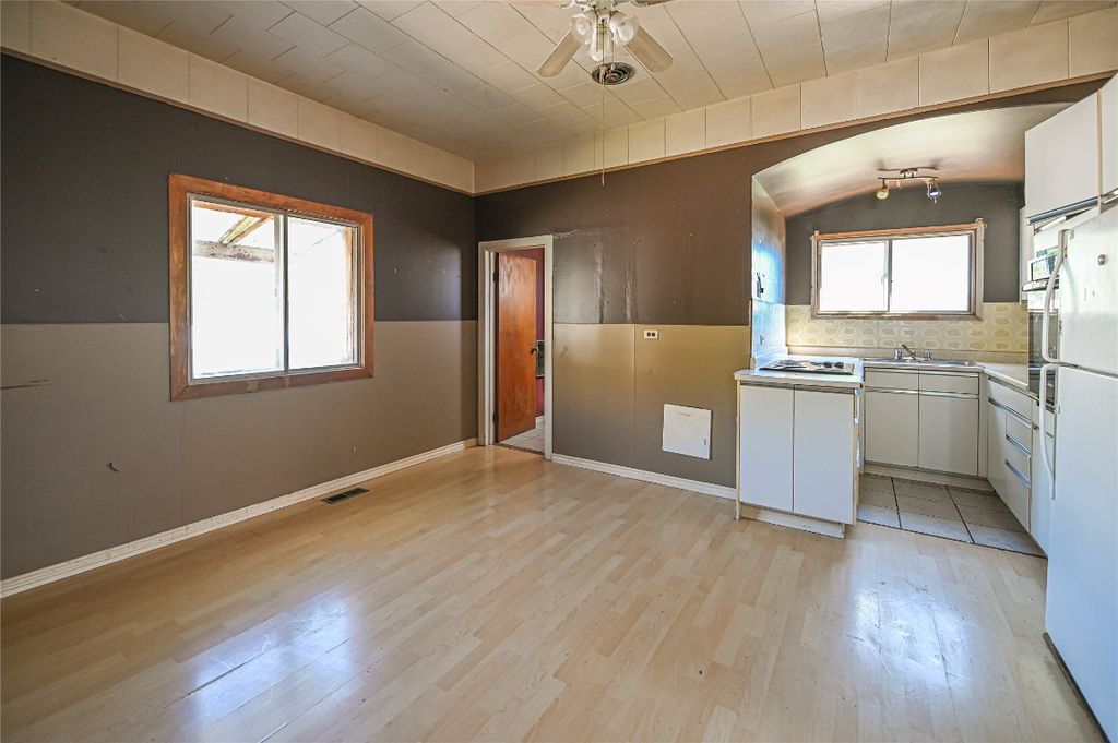 listing image 16515022495883658155