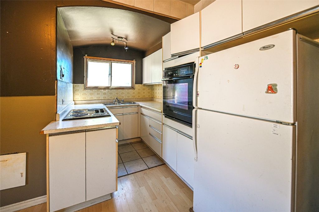 listing image 16515683262472672879