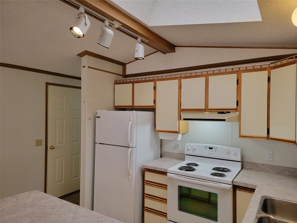 listing image 16518418274141946174