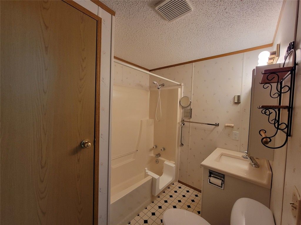 listing image 16519286209423932535