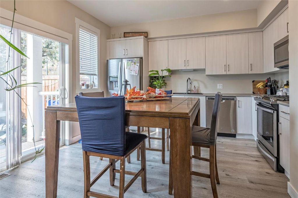 listing image 16512879337244624381