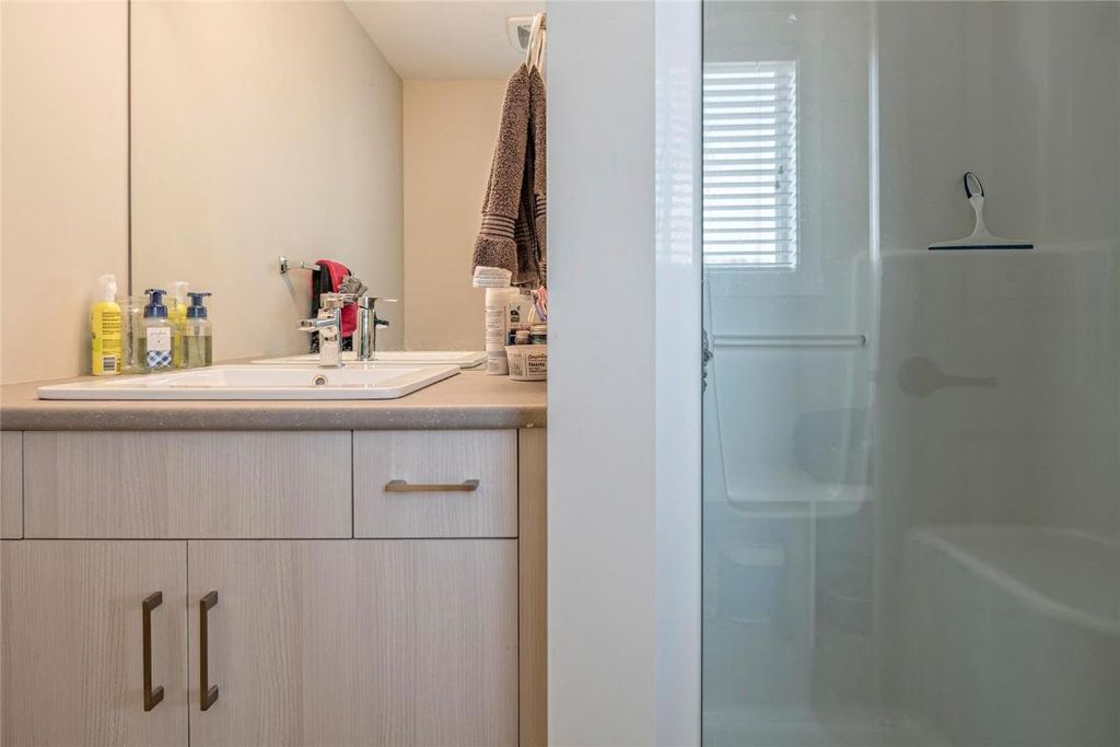 listing image 16516617979326894414
