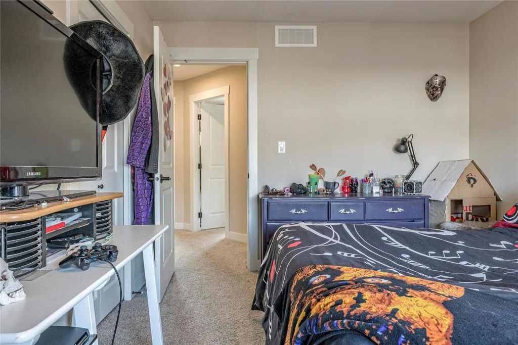 listing image 16513315370873489550