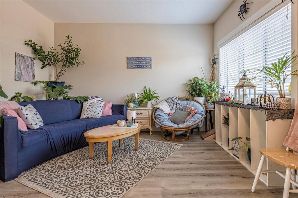 listing image 16516685378151494145