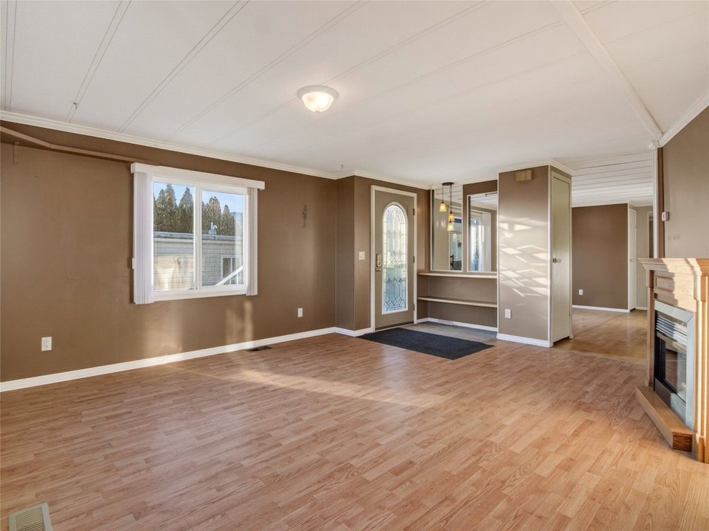 listing image 16510327429768147601